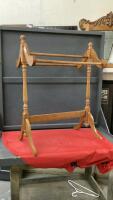 WOOD QUILT RACK