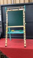 CHALKBOARD/WHITE BOARD EASEL