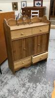 PINE CABINET W/ 4-DRAWERS & 2-DOORS AND METAL RACK
