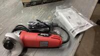 SKIL 4 1/2&rdquo; ANGLE GRINDER