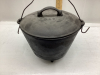 CAST IRON POT WITH 3 LEGS