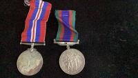 (2) MEDALS - CANADA VOLUNTARY SERVICE - 1939-1945 AND GEORGE IV 1939/1945