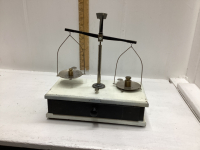 ANTIQUE SCALE