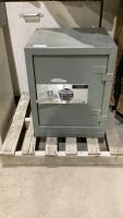 SMALL FLOOR SAFE - COFFRE FORT NATIONAL SAFE CO.