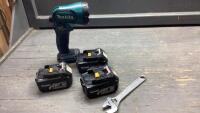 MAKITA 18V FLASHLIGHT + (3) 18V 3 BATTERIES