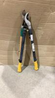 (2) LOPPERS - GARDEN CLUB & FISKARS