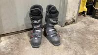 SALOMAN SKI BOOTS - R100