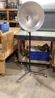 BIG SMITH VICTOR LIGHT ON A ROLLING AJUSTABLE STAND
