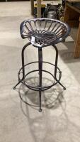 TRACTOR SEAT CHAIR - SWIVELS