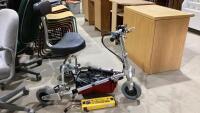 TRAVEL-SCOOT 3-WHEEL MOBILITY SCOOTER - NEEDS NEW BATTERIES