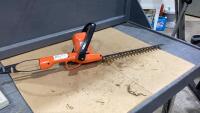 BLACK + DECKER 16&rdquo; ELECTRIC HEDGE TRIMMER