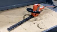 BLACK + DECKER ELECTRIC HEDGE TRIMMER