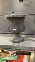 PLASTIC FLOWER POT