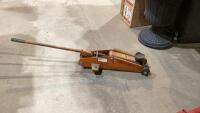 FLOOR JACK