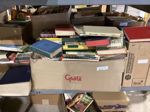 SHELF 17 - LARGE AMOUNT OF BOOKS