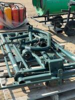 Hi hog auto catch head gate with brisket bar