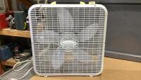 FLOOR FAN