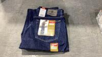 NEW WRANGLER JEANS - 32X30 RELAXED FIT