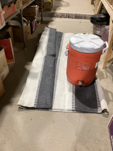 RUBBERMAID GOTT ORANGE COOLER + RV MAT