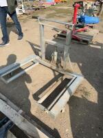 Transport tire lift