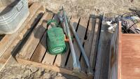PALLET WITH WITH BROADCASTER, TRIPOD BASE