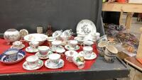 COLLECTION OF CHINA - ROYAL WORCESTER "WATTEAU" SET, VARIOUS TEA CUPS & SAUCERS, SERVING BOWLS