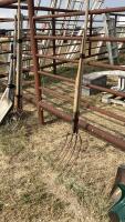 BUNDLE - 3-TINE HAY FORK , 4- TINE STRAW FORK