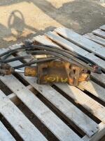 Hydraulic ram and hose