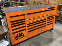 MAC TOOLS ORANGE WORK BENCH WITH LINED STORAGE DRAWERS AND MAT TOP