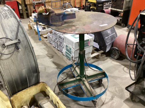 CIRCULAR ROLLING SHOP CART WITH 4 INCH VISE