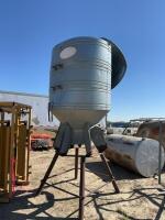 Upright grain bin