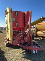 New Holland 357 mixer mill