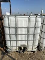 900 lt. poly tote in crib on pallet /Non-potable