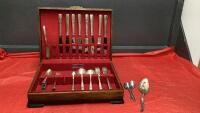 VINTAGE SILVERWARE UTENSILS IN WALNUT CASE - 1981 ROGERS ONEIDA