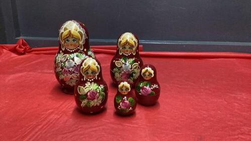 RUSSIAN MATRYOSHKA NESTING DOLLS - 5 PIECE