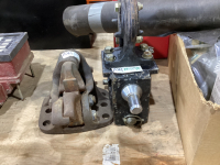 2 BIG PINTLE HITCH