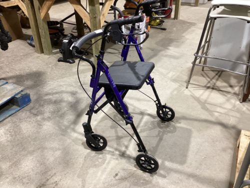 4-WHEEL WALKER WITH HAND BRAKES