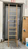 DISPLAY LADDER