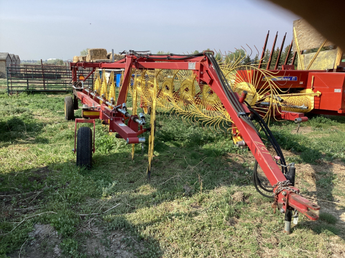 2013 new Holland wing rake model HT154