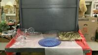 NATIONAL LAMPOONS VACATION GLASS MOOSE PUNCH BOWL, BLUE & CLEAR GLASS PLATTERS, GOLD PLATTER
