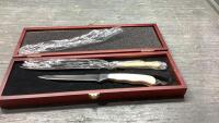 WOOD BOX WITH (2) KNIVES