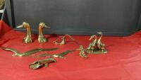 COLLECTION OF BRASS ITEMS