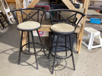 2 BAR STOOLS