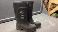 BEKINA BOOTS SIZE 9