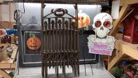 HALLOWEEN - PLASTIC FENCE, (3)YARD STAKE DECOR