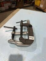 2 Jet clamps