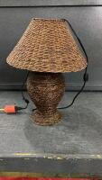 WICKER WRAPPED TABLE LAMP