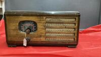 ANTIQUE RODGERS TUBE RADIO