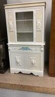 VINTAGE WHITE CUPBOARD
