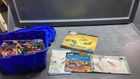 SMALL TUB OF K*NEX BUILDING BLOCKS